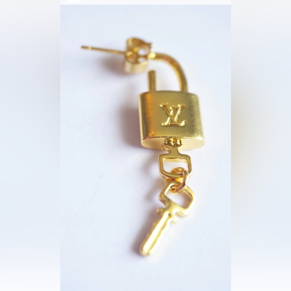 Beautiful authentic LV earrings - Picture 4 of 16